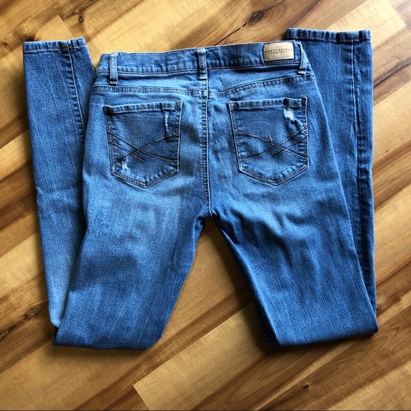 Aeropostale | Light Wash Jeans | Size 6 - Picture 6 of 7